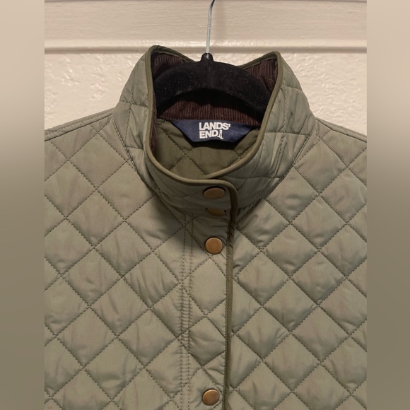Land’s End Quilted Vest - Picture 3 of 10